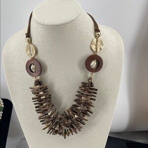 2.11.26-25 Chico's Earthy Wood, Acrylic,Metal & Stone Necklace
